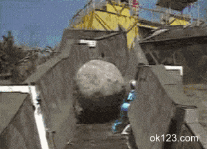 7a3eb03b5391f4f5af9c88386b1f415f_1406517228.gif